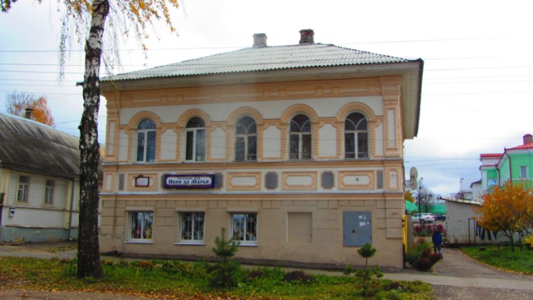 Осенняя прогулка по уездному городу