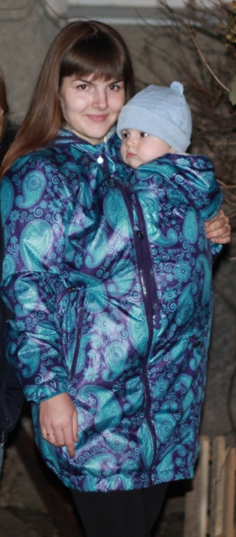 Годовасик под слингокурткой