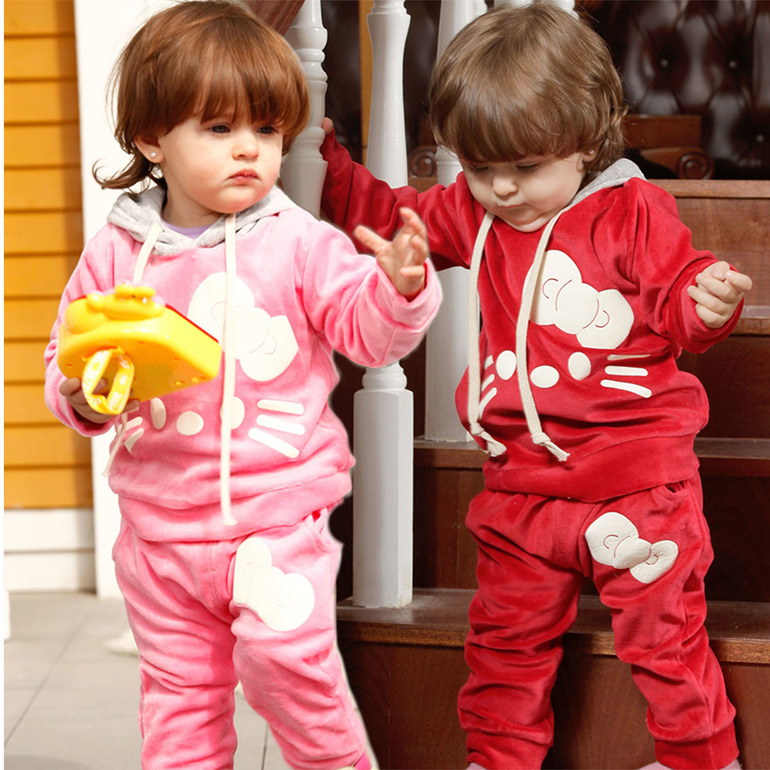 Комплекты и костюмы в наличии новые.