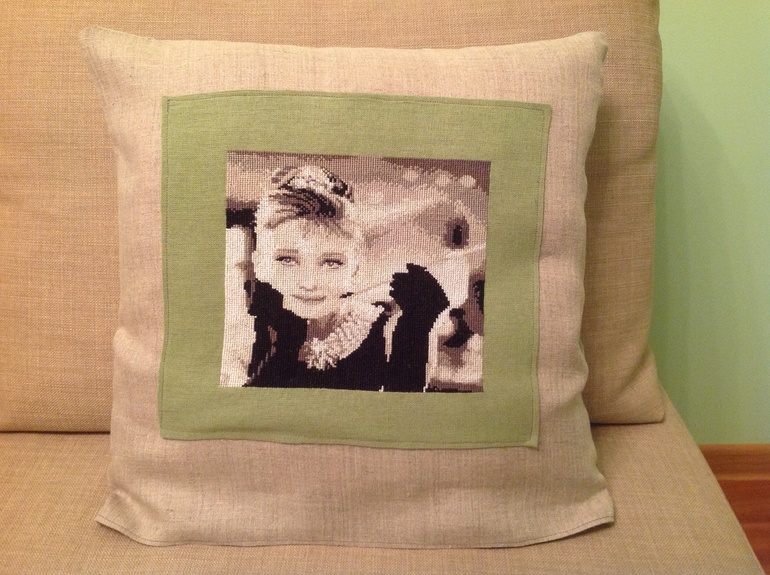 Подушка с вышивкой))) наконец-то дождалась своего часа)