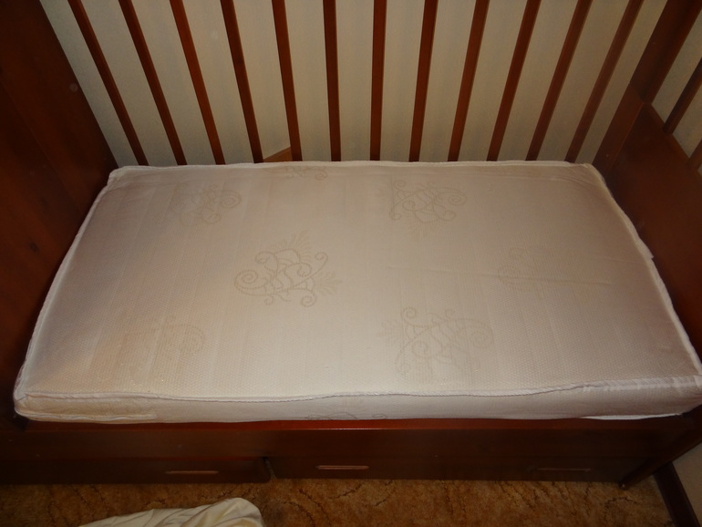Кровать-трансформер+матрац+наматрасник+борты+одеяло+подушка.