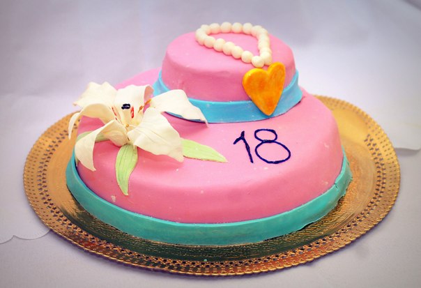 Делала сестре на 18ти летие)