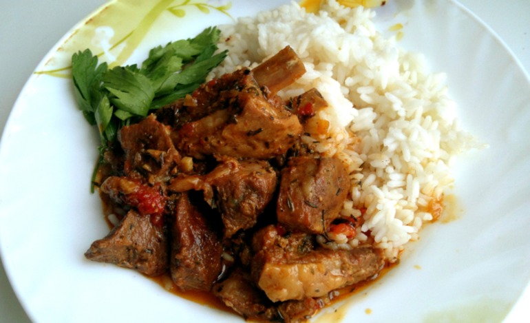 Баранина с томатами в своем соку