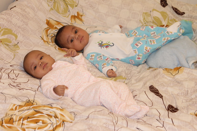 А нам сегодня годик!