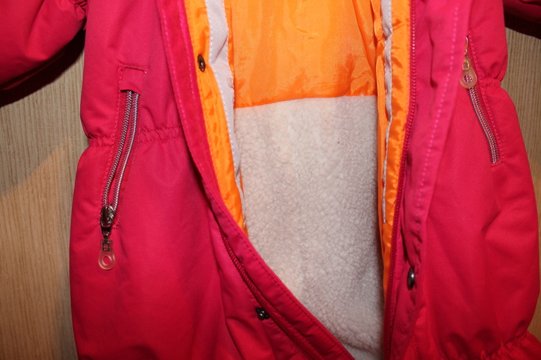 комбинезон REIMA р 74+6, с меховой попой,в очень хорошем состоянии,никаких потёртостей и зацепок нет. 1800 руб.