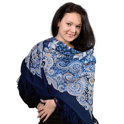 Теплый аксессуар - павлопосадский платок.