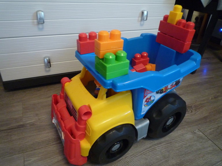 Наши игрушки от 8 месяцев и до года восьми месяцев