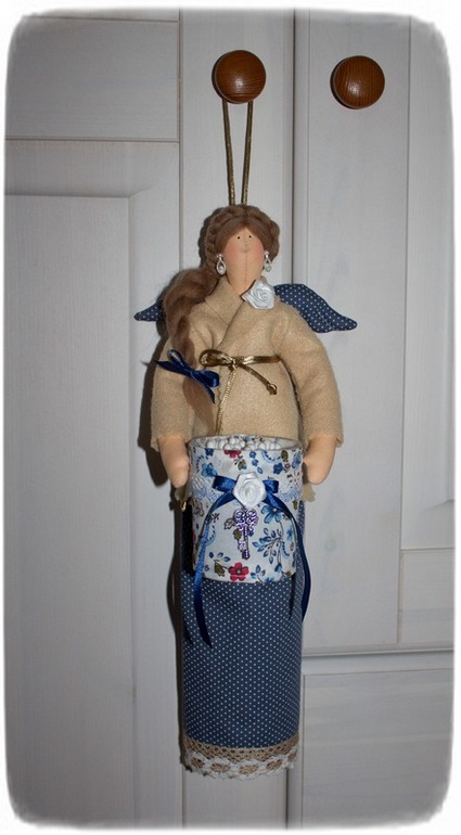 Хранительница ватных палочек для подруги.