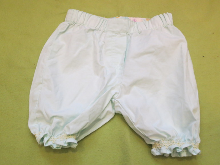 одежда на возраст 0-3 месяца и 3-6 мес.Максимум 100 рублей.Могу отправить почтой