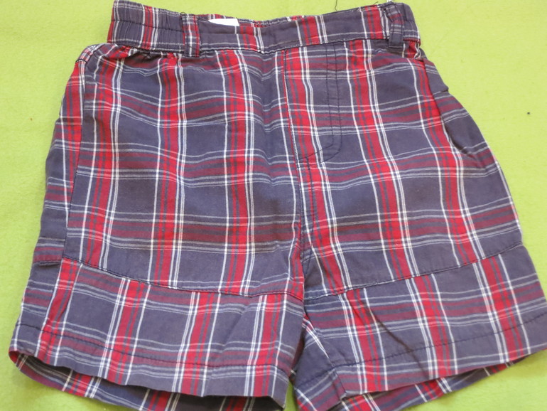 одежда на возраст 0-3 месяца и 3-6 мес.Максимум 100 рублей.Могу отправить почтой