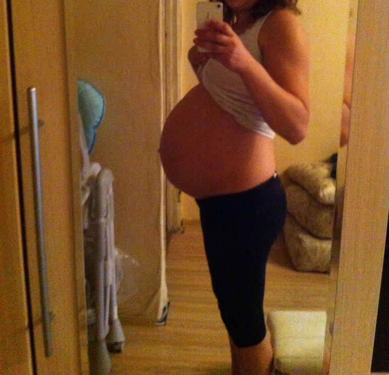 Беременность 21 22. Живот на 22 неделе. 22 Неделя беременности фото. 22 Недели живот фото. Беременные 22 недели без лица.