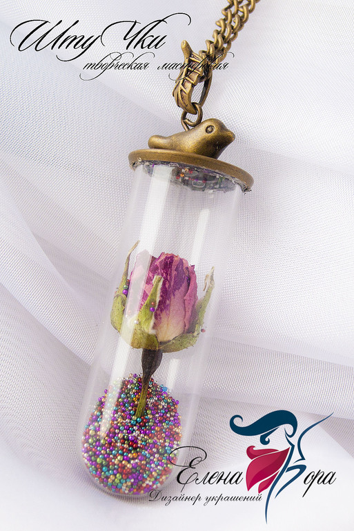 Роза в стекле