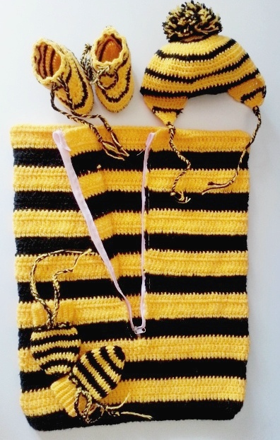 Продам много вязанных вещей