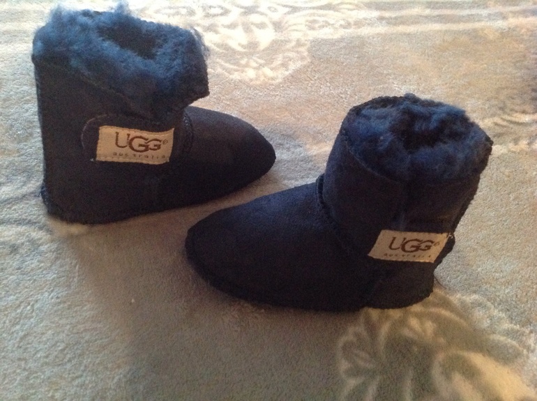 Продам угги Ugg для малыша.новые.оригинал.6-12 мес.1500