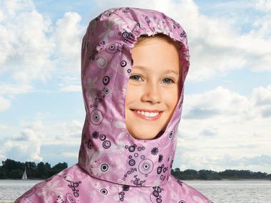 Новая верхняя одежда на девочку 6-8лет