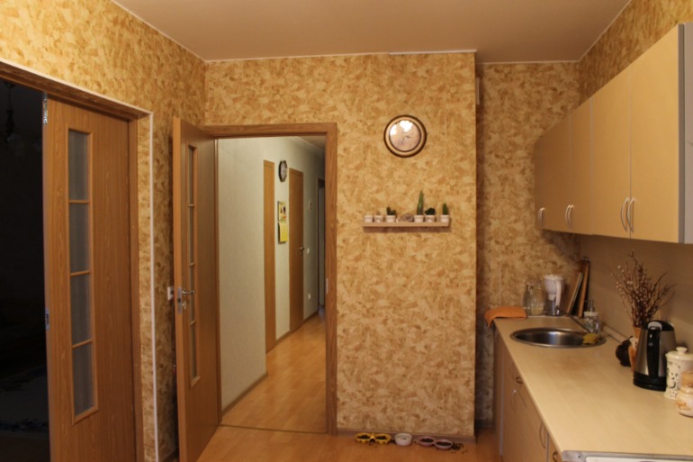 Подскажите со шторами и как улучшить интерьер кухни