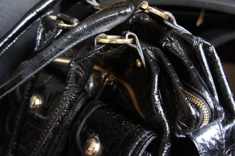 Сумка кожаная лаковая 3500р, торг небольшой уместен