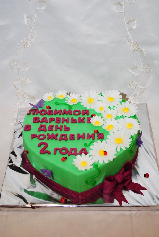 Сердце с ромашками и минипирожными