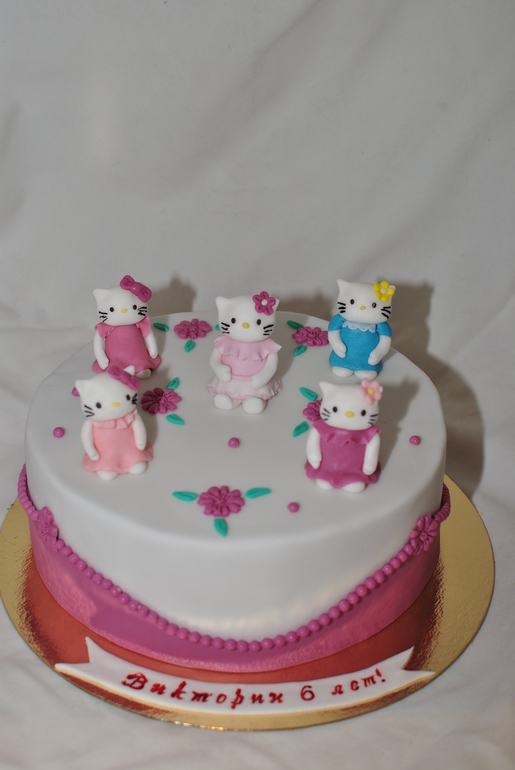 Китти для девочки и паравозик для мальчика