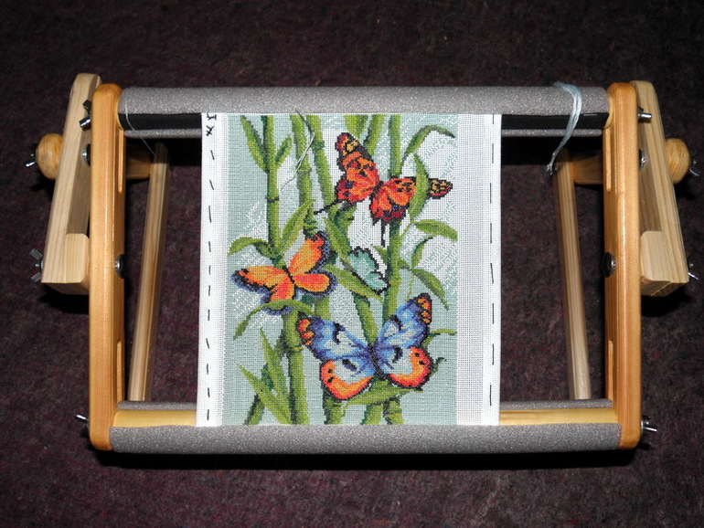 Универсальный диванно-настольный станок для вышивания.