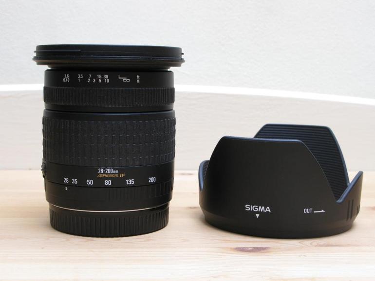 Объектив Sigma Hyperzoon 28-200mm f3.5-5.6 для Canon EF-S