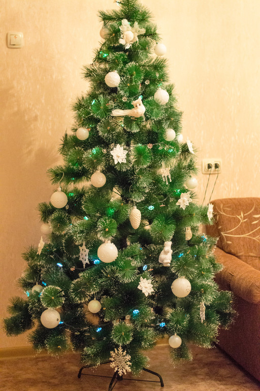 Мы тоже нарядили елочку