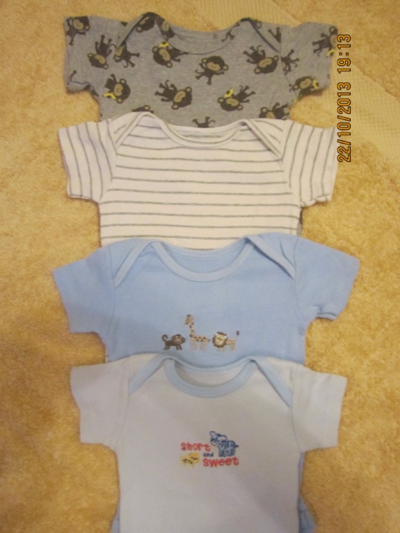 Одежда на мальчика 2-4 мес. Дешево!