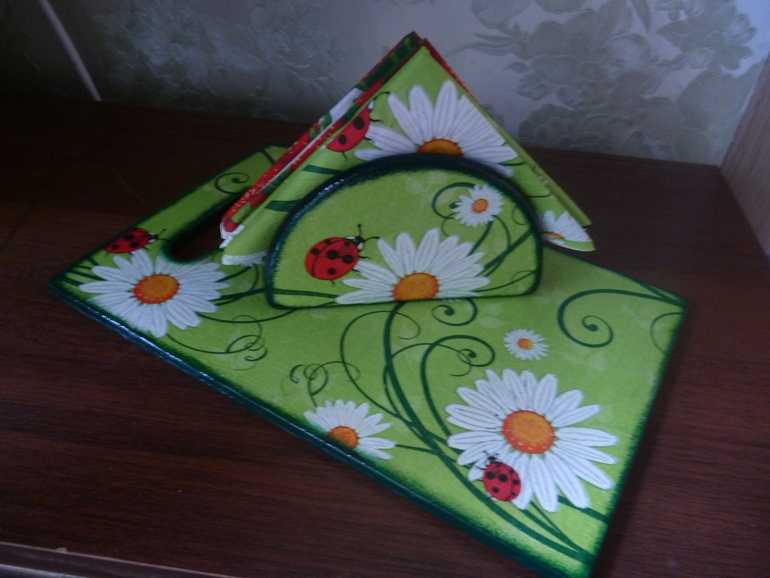 набор на кухню. Досочка и салфетница