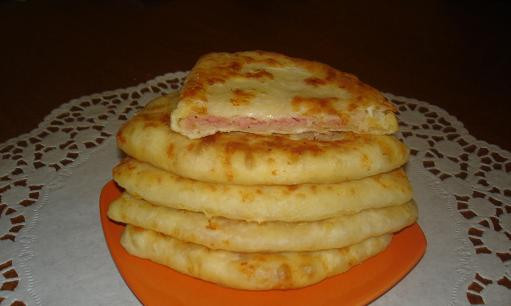 Как сделать быстрые сырные лепешки?