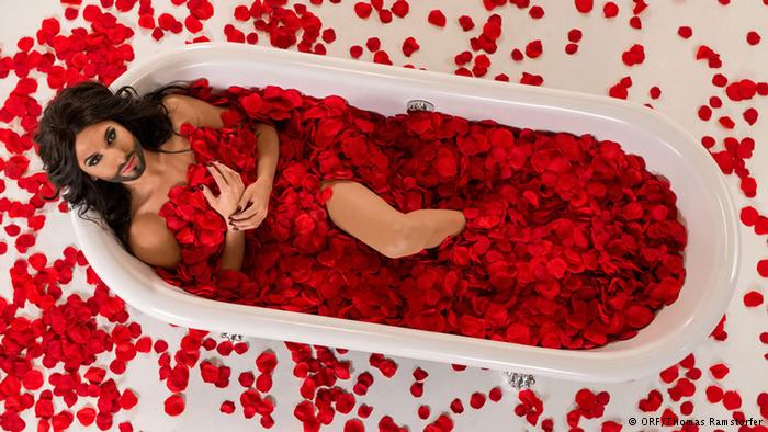 Почему опасно продавать бельё на авито?
