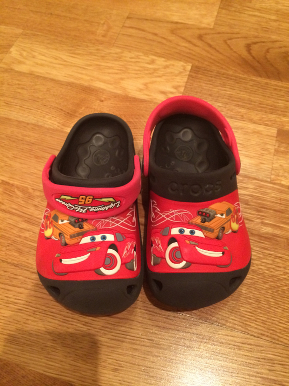 crocs все по 800 руб.