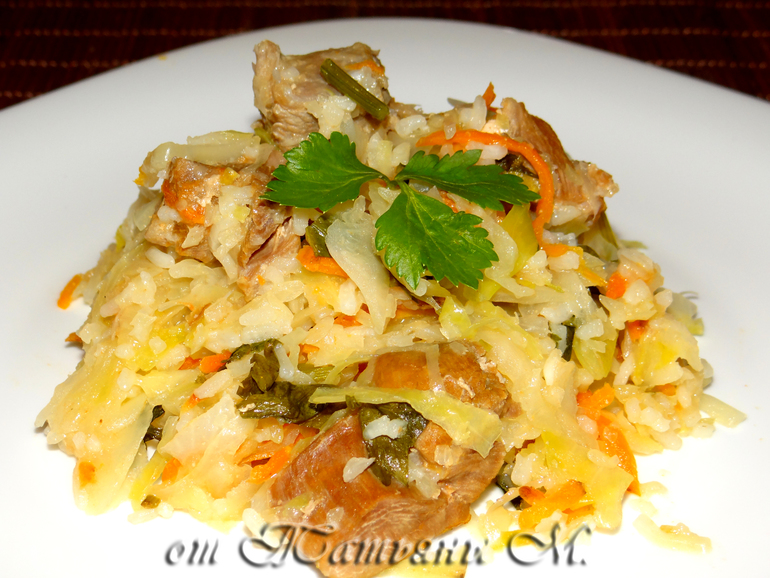 Капуста, тушенная с индейкой и рисом...)))