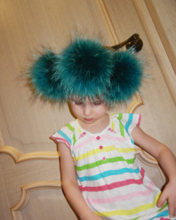 Помпоны из натурального меха енота