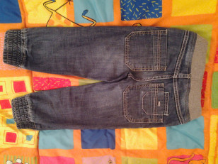 Тонкие джинсы на резинке