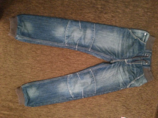 джинсы на возраст 7-9 лет 450 руб.
