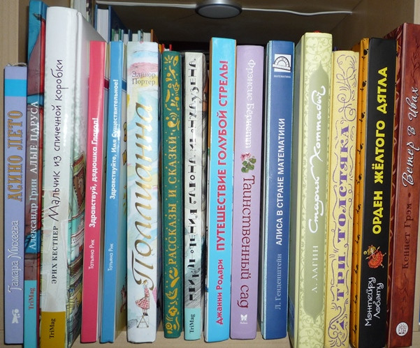 Янины книжные полочки!