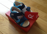 Продам детские сандалии Reima