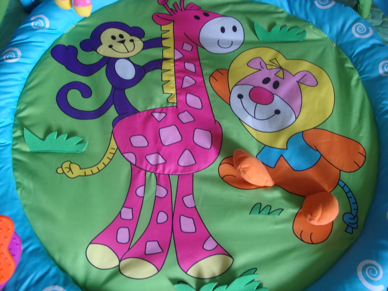 Новый развивающий коврик Toddler Basics для карапузиков.Цена 1700.