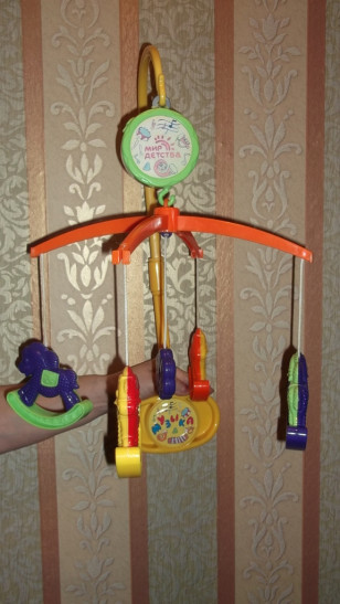 музыкальный мобиль на кроватку