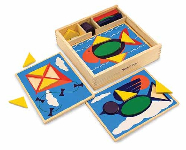 Куча деревяных игрушек: рамки-вкладыши, доска с замочками, пазлы, игровой набор, конструктор, лабири