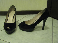 Замшевые туфли.