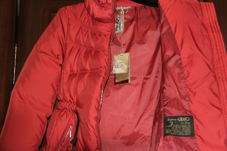 Куртки пуховые Liu Jo *** Just Cavalli *** Burbery *** DKNV ( все вещи оригинал , имеются голограммы и номера для проверки подлинности)
