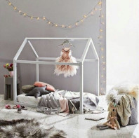 Домик - кроватка для ребенка