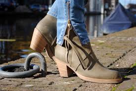 Культовые Acne Pistols в цвете Taupe! Новые!