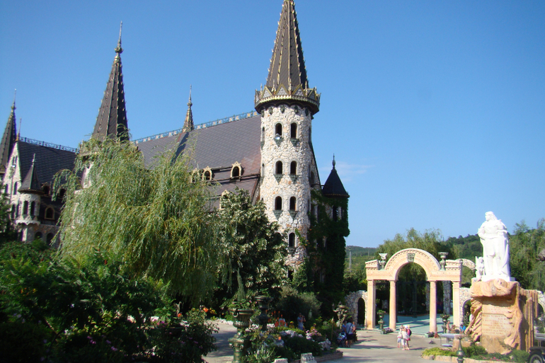 Замок в Равадиново, Болгария