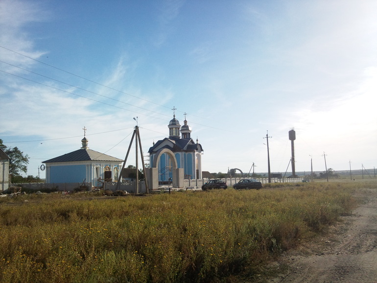 Продам большой дом с гаражом на Украине. Возможен обмен.