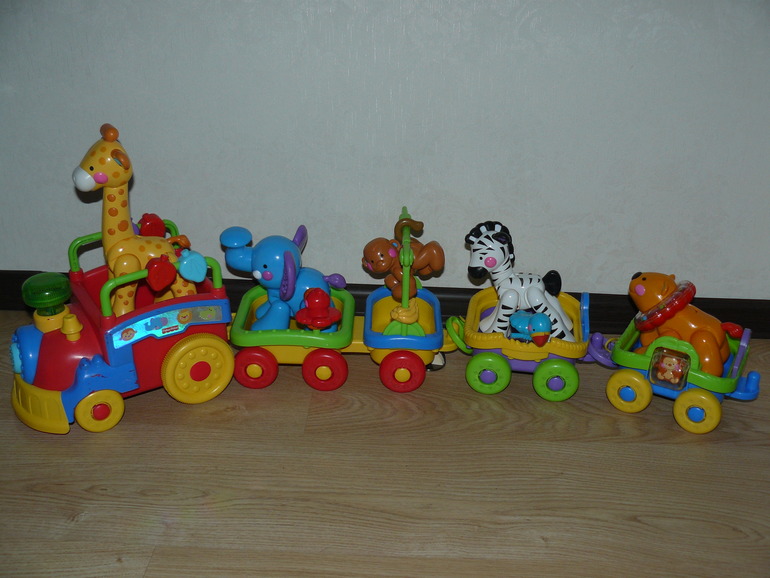 Fisher Price Паровозик Чух-Чух с дополнительными вагончиками
