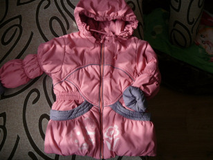 Демисезонные курточки для девочки 90-98.