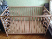 кроватка Икеа + матрас + постельное белье + подаро