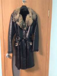 Кожаное пальто с воротником волка 48р. 1500 руб